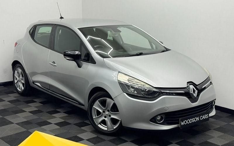 Used Renault Clio IV Dynamique 73 HP (53 kW) 2015 Hatchback