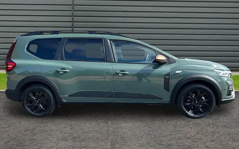 Used Dacia Jogger Extreme 141 HP (103 kW) 2024 Green MPV