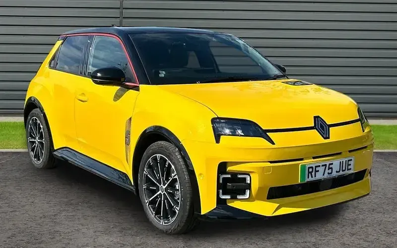 Used Renault 5 E-Tech Iconic 89 kW (122 HP) 2025 Hatchback