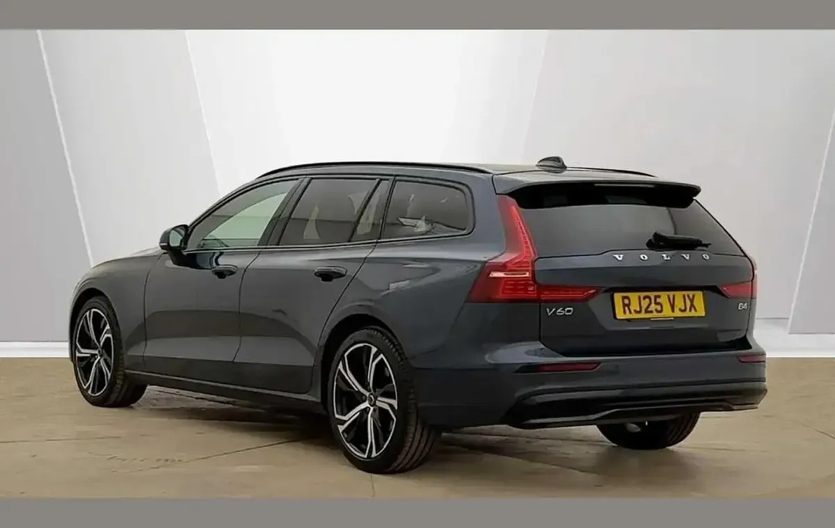 Used Volvo V60 Plus 194 HP (142 kW) 2025 Blue Estate