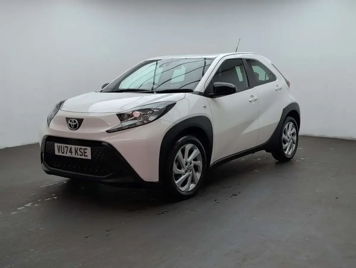 Used Toyota Aygo X X-pure 72 HP (52 kW) 2024 White SUV