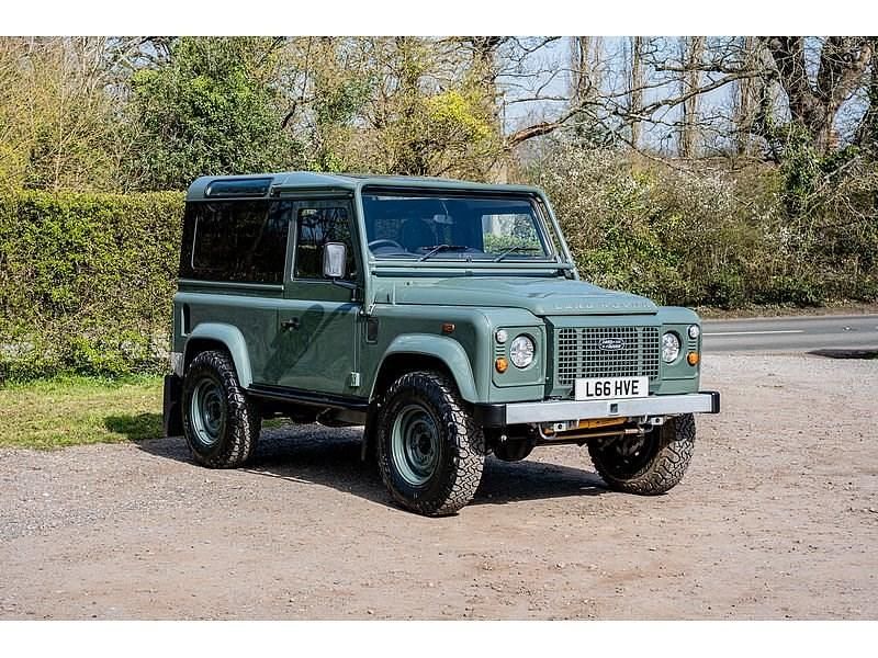 Usado Land Rover Defender 122 HP (89 kW) 2007 Verde