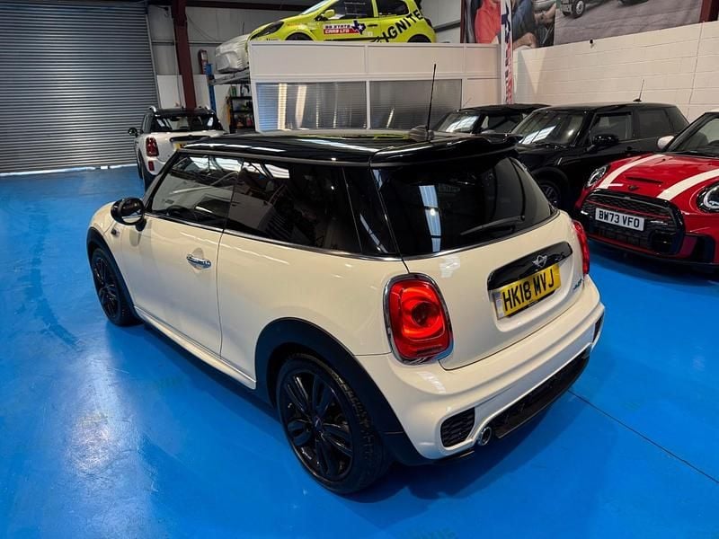 Used Mini Cooper Hatch 2018 White Hatchback