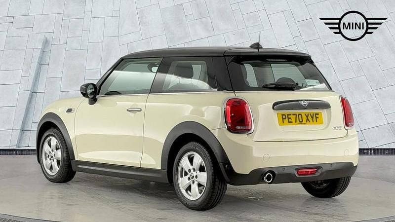 Used Mini Cooper Classic 134 HP (98 kW) 2020 White Hatchback