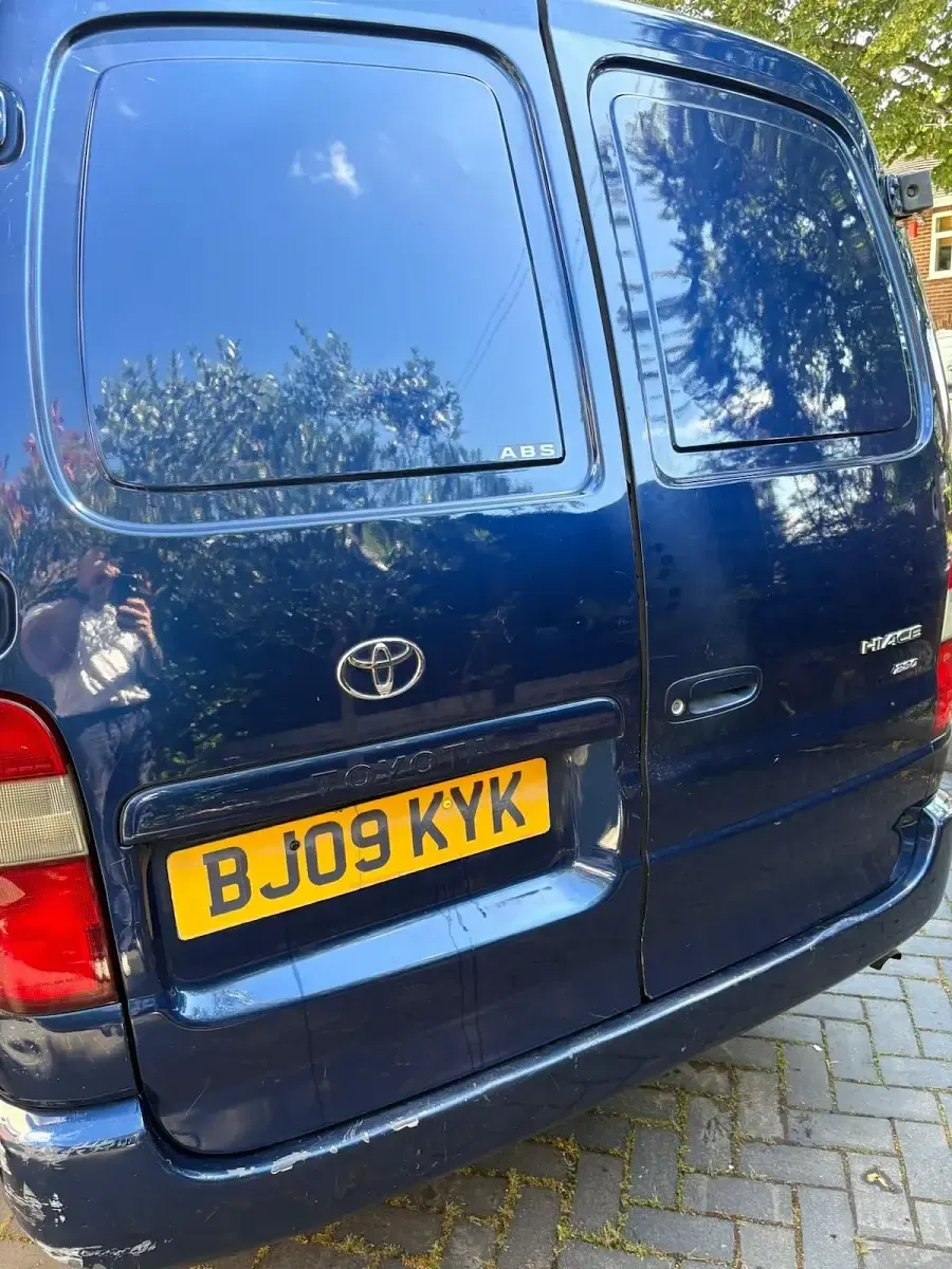 Used Toyota HiAce 95 HP (69 kW) 2009 Blue metallic Van