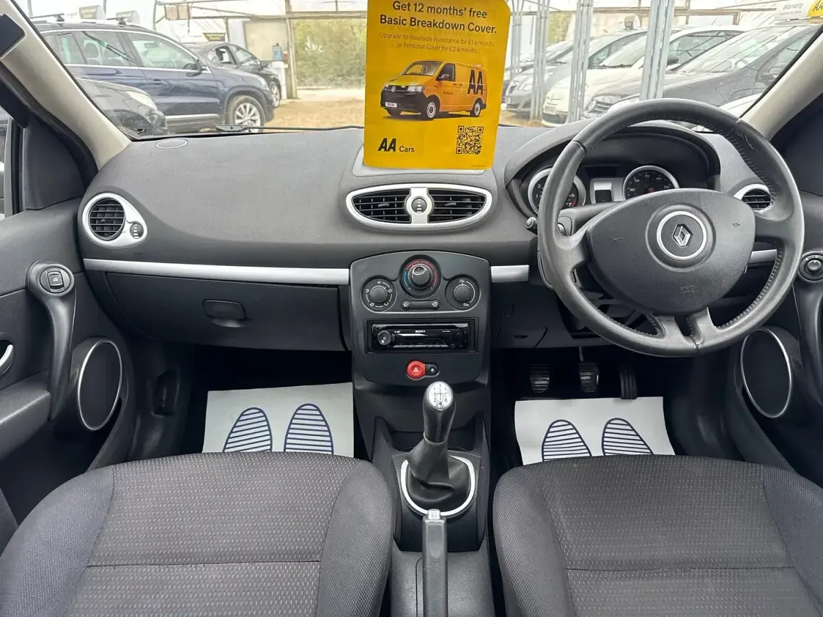 Used Renault Clio II Dynamique 2007 Silver Hatchback