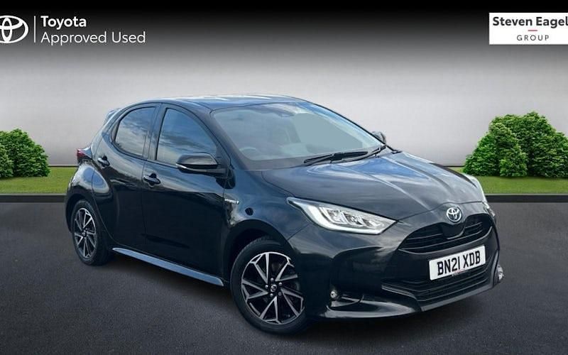 Used 2025 Toyota Yaris Hybrid Design Hatchback | £15,073 (Super price) - Image 1/4