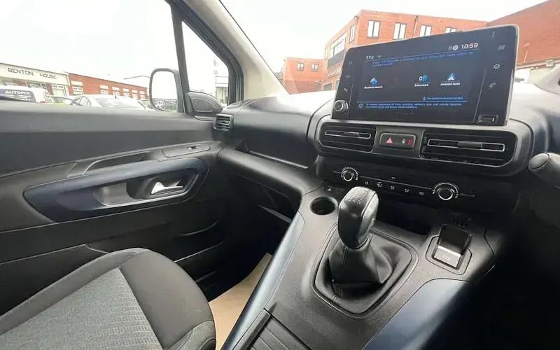 Used Peugeot Rifter Allure 102 HP (75 kW) 2019 Beige MPV