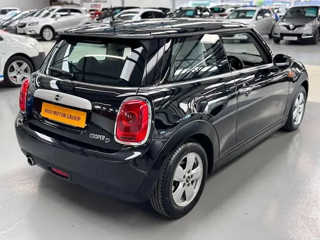 Używany Mini Cooper D Hatch 116 KM (85 kW) 2014 Czarny Hatchback