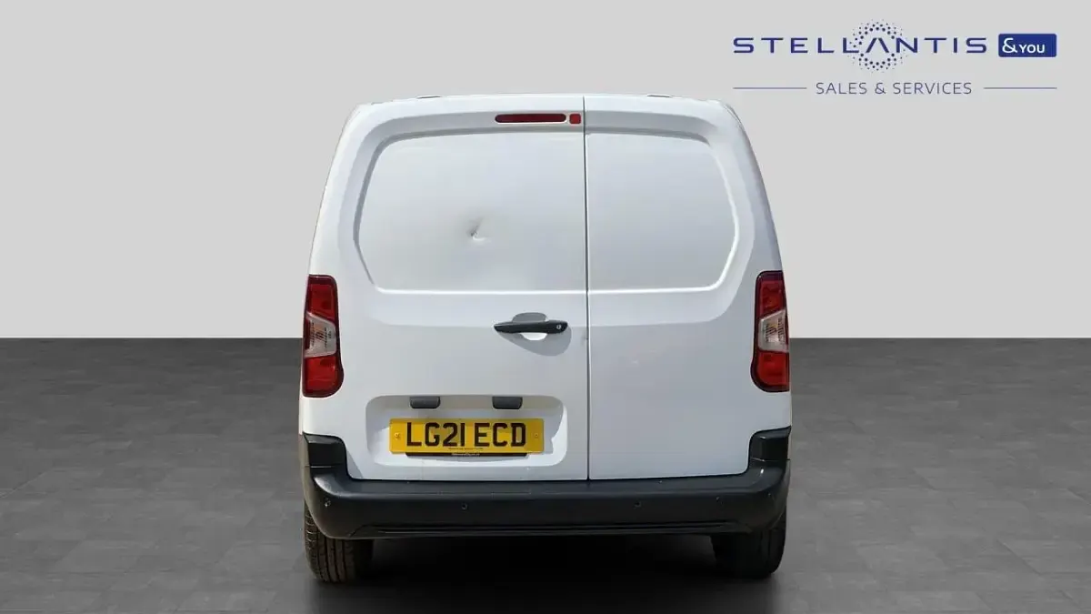 Used Citroën Berlingo 101 HP (74 kW) 2021 White MPV