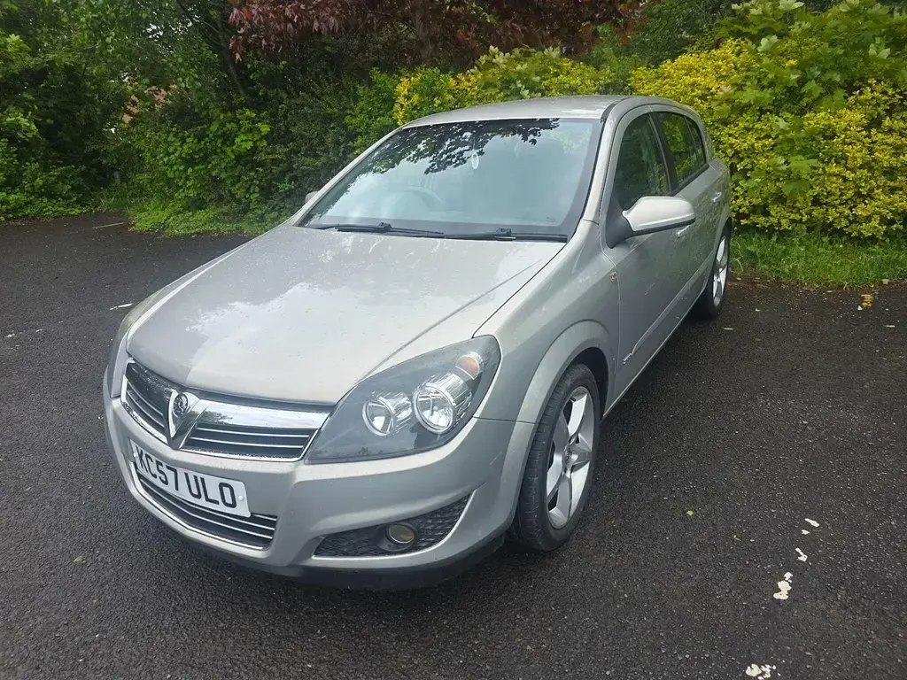 Used Vauxhall Astra SRi 100 HP (73 kW) 2007 Beige Hatchback
