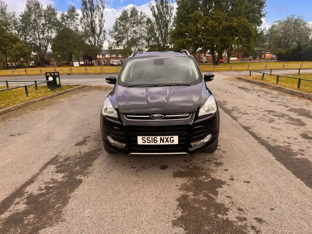 Gebraucht Ford Kuga Titanium 180 PS (132 kW) 2016 Schwarz SUV