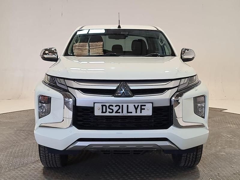 Used Mitsubishi L200 150 HP (110 kW) 2021 White Pickup