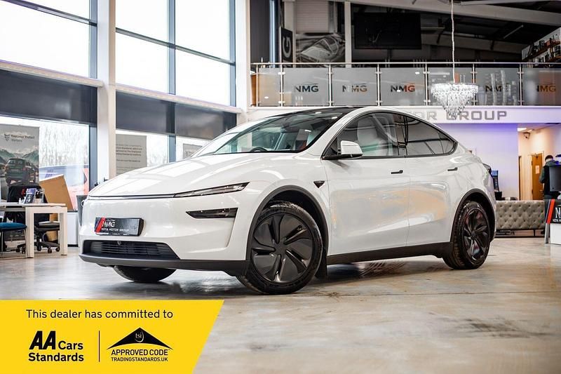 Used Tesla Model Y Long Range RWD 286 kW (389 HP) 2025 White SUV