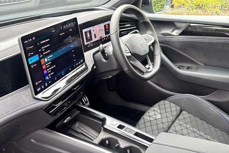 Used VW Passat R-line 272 HP (200 kW) 2025 Green Estate