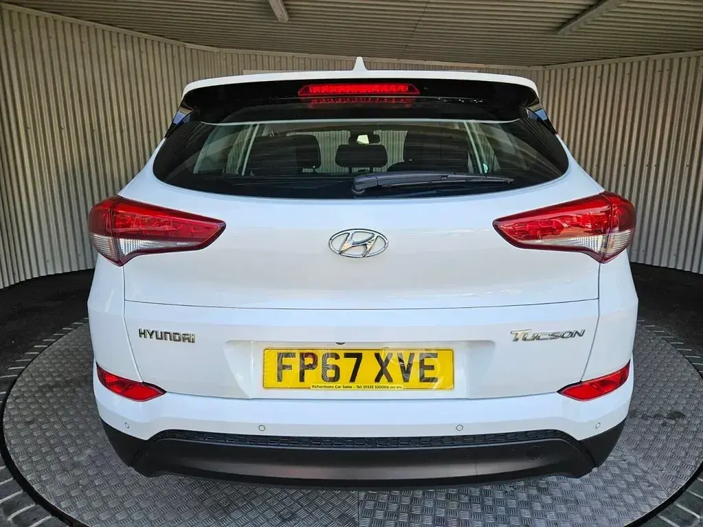Used Hyundai Tucson SE 116 HP (85 kW) 2017 White SUV