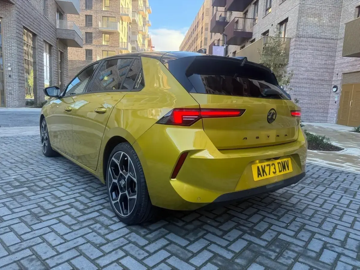 Used Vauxhall Astra Ultimate 130 HP (95 kW) 2023 Yellow/black Hatchback