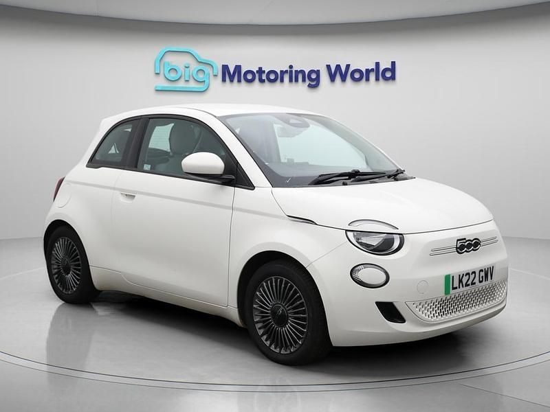 White Used 2022 Fiat 500e Icon Hatchback | £10,000 (Fair price) - Image 1/4