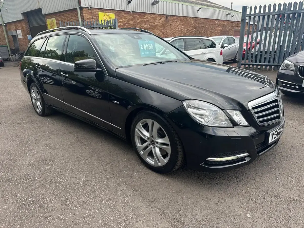 Usado Mercedes E250 Avantgarde 2011 Preto Carrinha