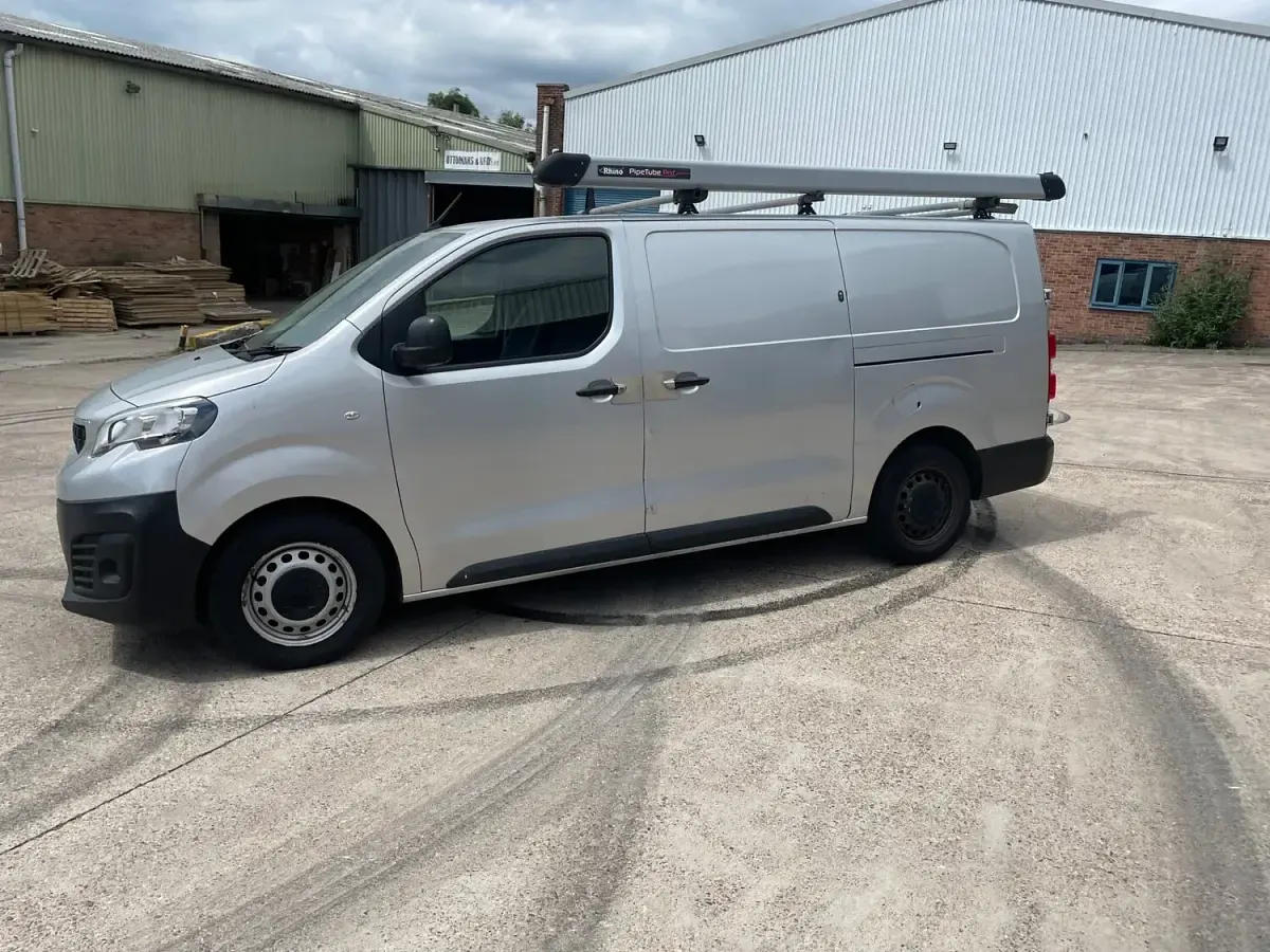 Used Peugeot Expert 2018 Silver Van