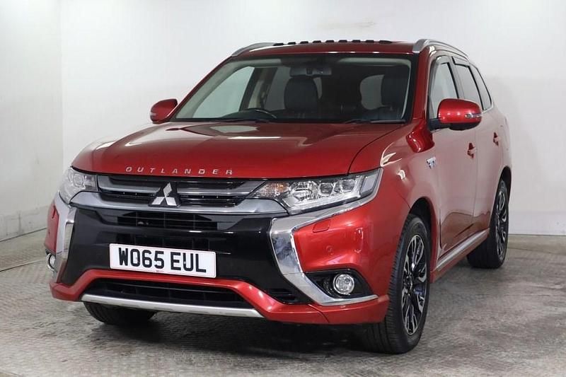 Used Mitsubishi Outlander 200 HP (147 kW) 2016 Red SUV