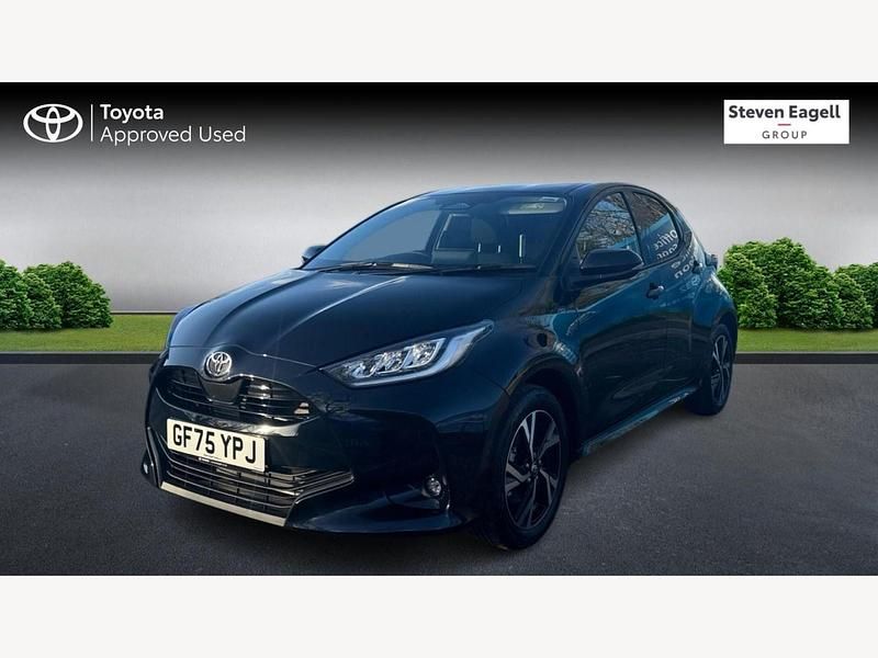 Used Toyota Yaris Hybrid Design 116 HP (85 kW) 2025 Black Hatchback