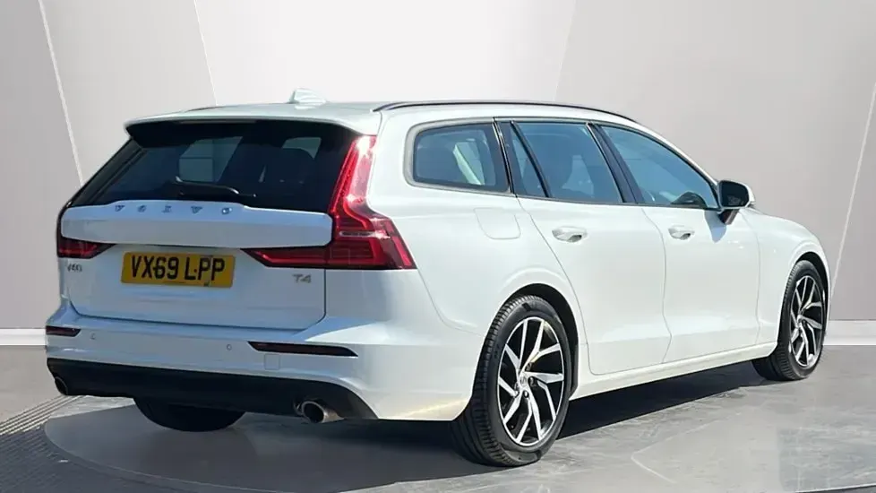Used Volvo V60 Momentum 190 HP (139 kW) 2020 White Estate