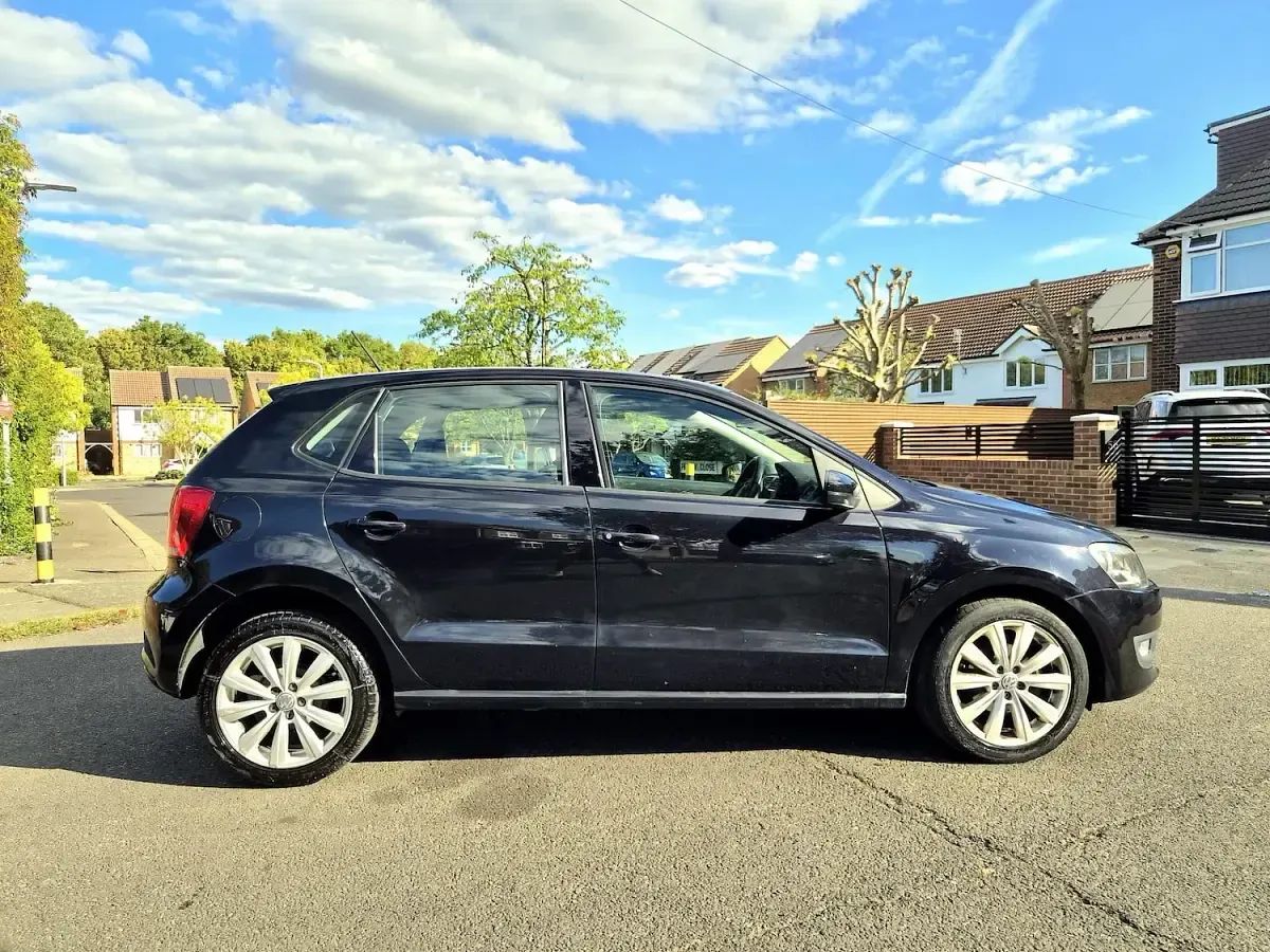 Used VW Polo SEL 2011 Black Hatchback