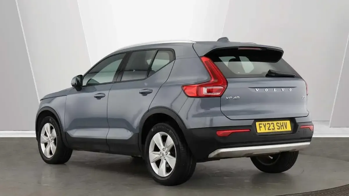 Usado Volvo XC40 Core 2023 Cinzento SUV