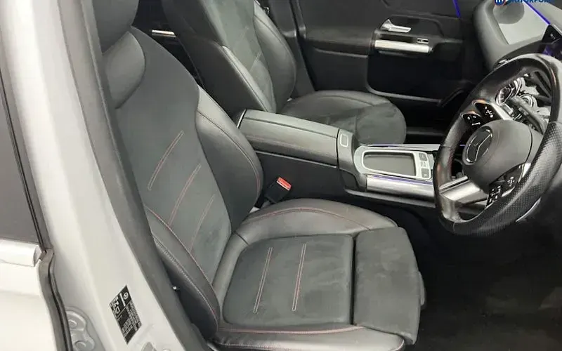 Used Mercedes B200 AMG line 163 HP (119 kW) 2023 White Hatchback