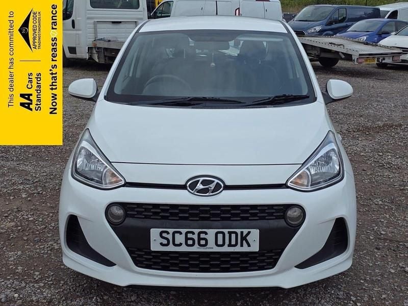 White Used 2016 Hyundai i10 SE Hatchback | £7,788 (Fair price) - Image 1/4