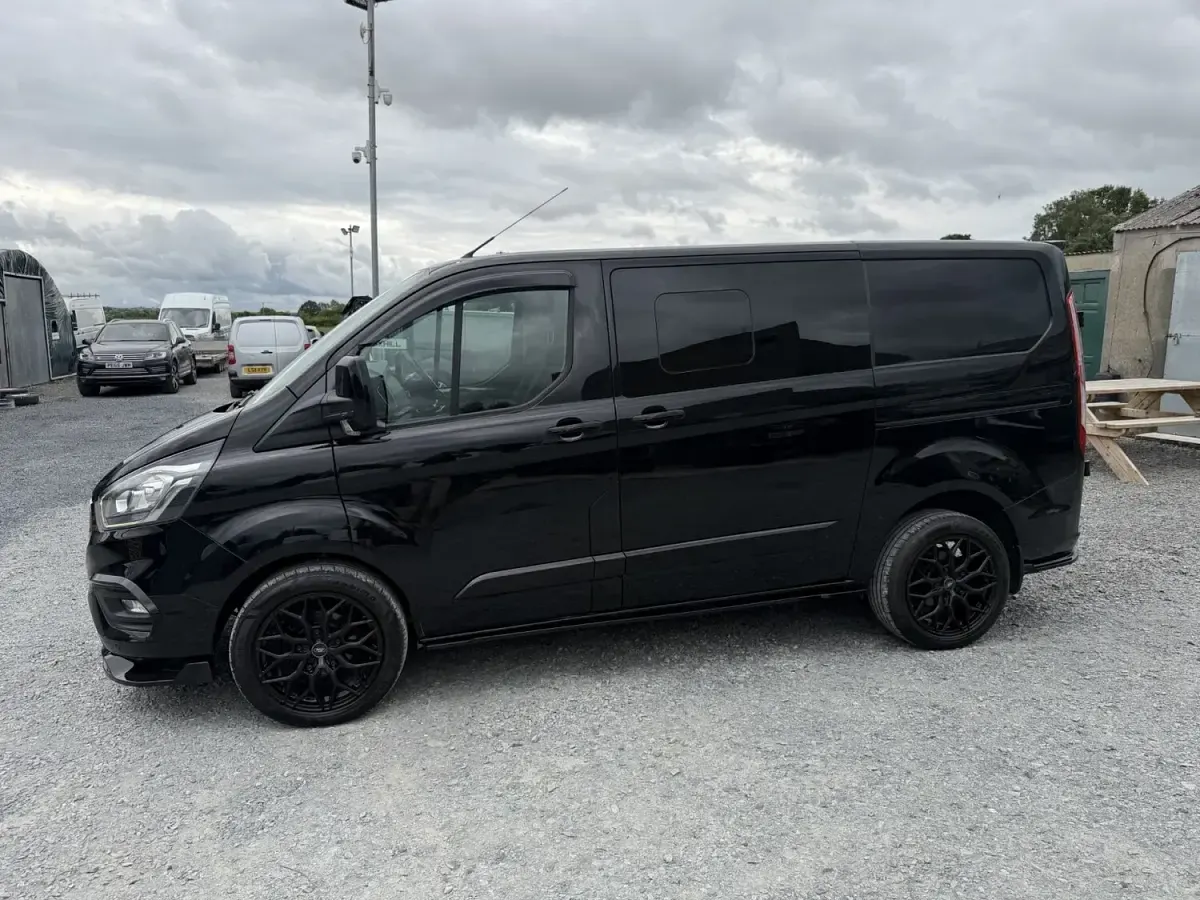 Used Ford 300 Limited 2019 Black Estate