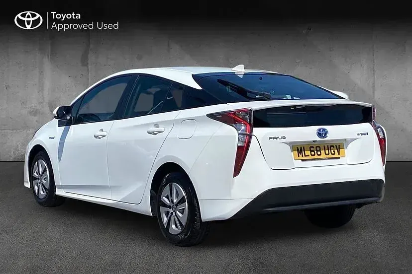 Used Toyota Prius Business Edition 120 HP (88 kW) 2018 Pure white Hatchback