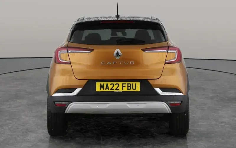 Used Renault Captur Version S 91 HP (66 kW) 2022 Orange/black SUV