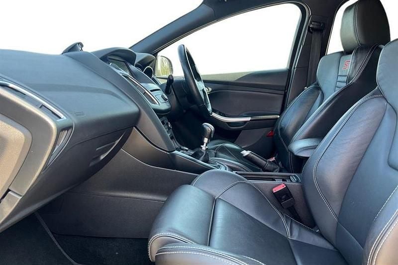 Used Ford Focus ST 185 HP (136 kW) 2018 Black Hatchback