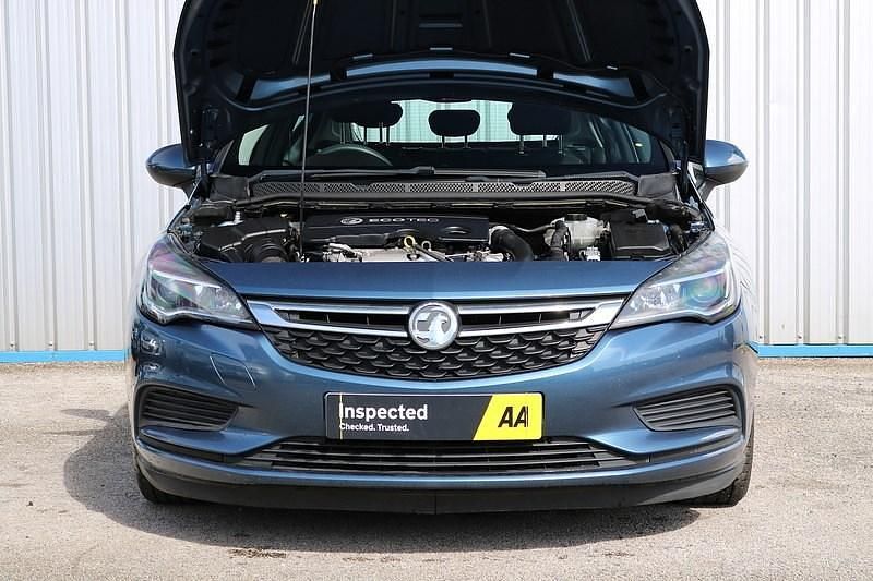 Used Vauxhall Astra Design Edition 110 HP (80 kW) 2016 Blue Hatchback