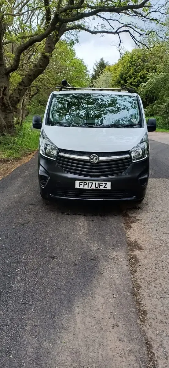 Second-hand Vauxhall Vivaro 2017 Alb