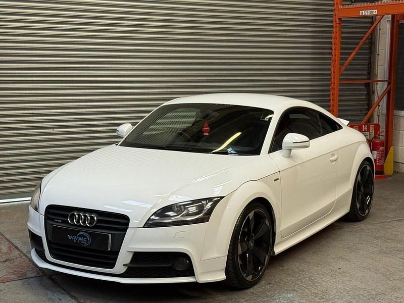 Usado Audi TT Black Edition 170 HP (125 kW) 2012 Branco Coupé