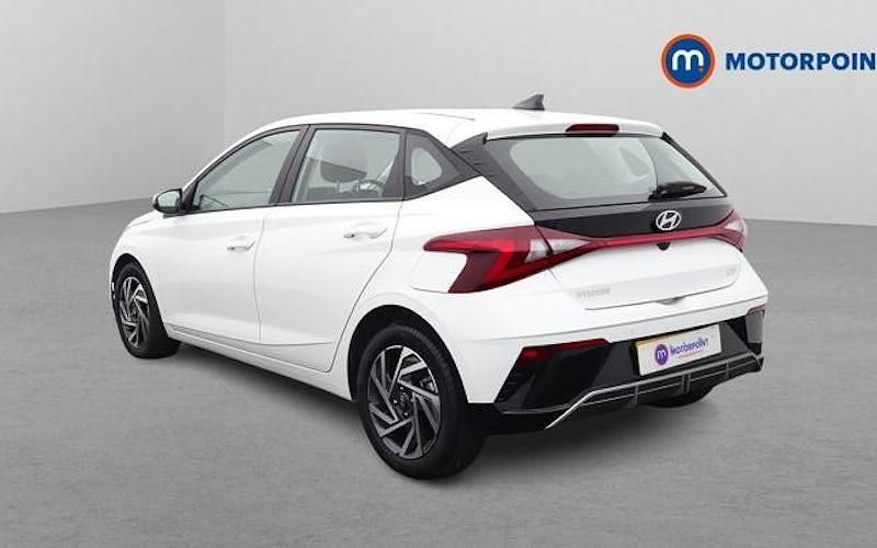 Used Hyundai i20 Advanced 101 HP (74 kW) 2024 White Hatchback
