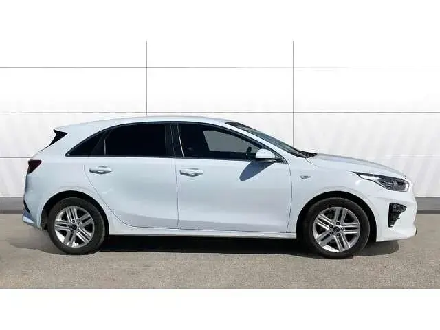 Usado Kia Ceed 117 HP (86 kW) 2020 Branco Citadino