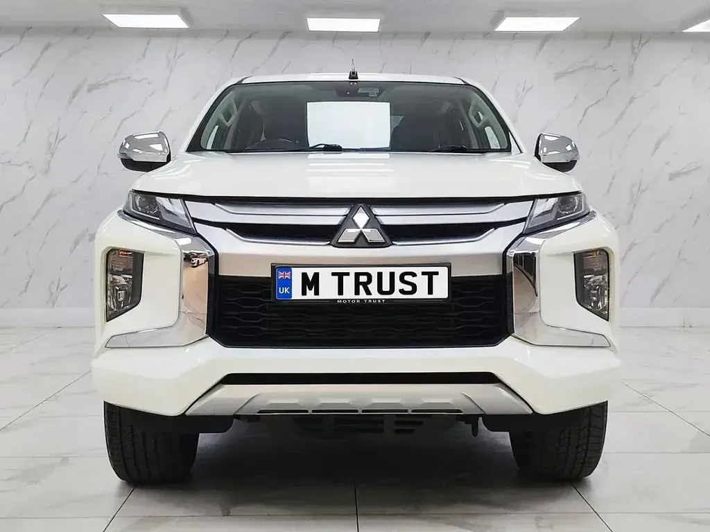 Used Mitsubishi L200 150 HP (110 kW) 2021 White Pickup