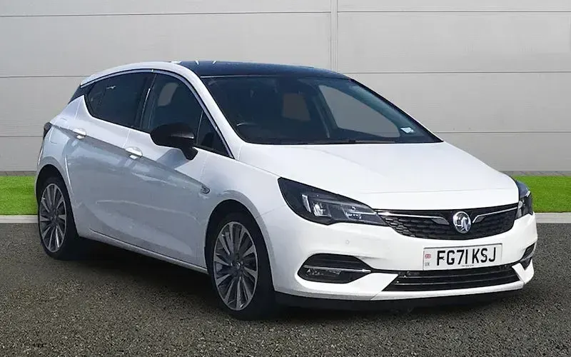Second-hand Vauxhall Astra Edition 145 CP (106 kW) 2021 Alb Hatchback