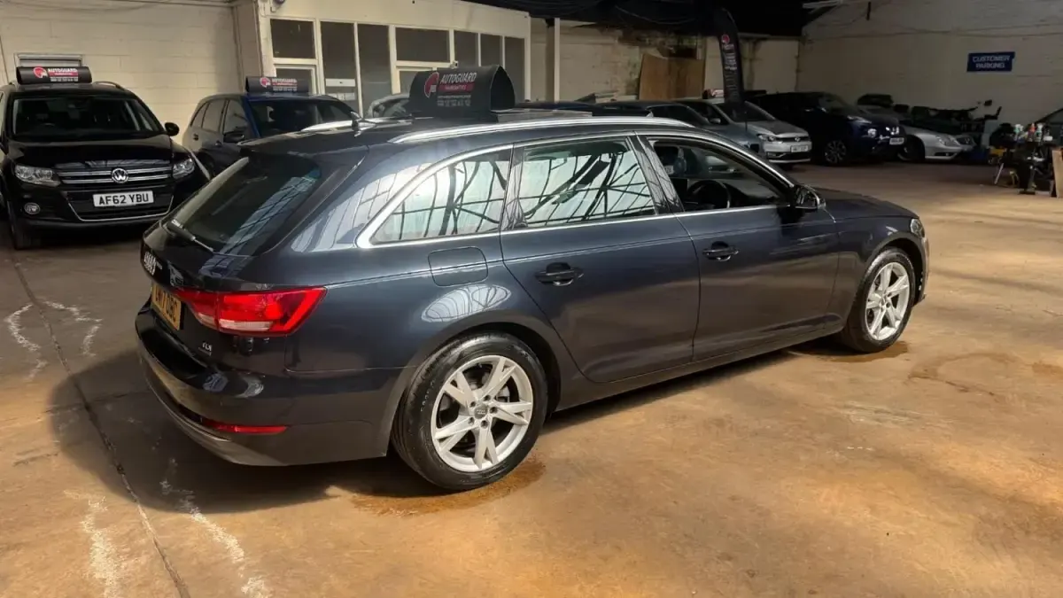 Usado Audi A4 Sport 190 HP (139 kW) 2017 Azul Carrinha
