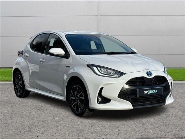White Used 2021 Toyota Yaris Design Hatchback | £15,586 (Fair price) - Image 1/1