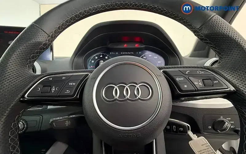 Used Audi Q2 S-Line 150 HP (110 kW) 2023 White SUV