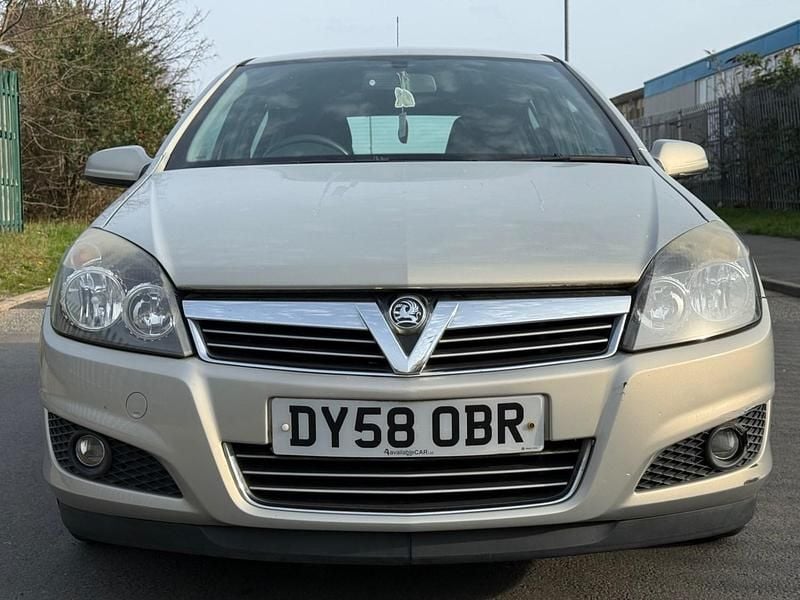 Used Vauxhall Astra 115 HP (84 kW) 2008 Beige Hatchback