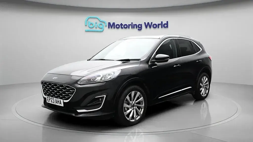 Usado Ford Kuga Vignale 190 HP (139 kW) 2023 Preto SUV