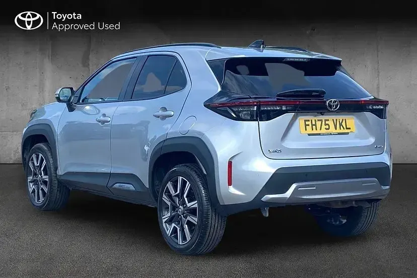 Used Toyota Yaris Cross 128 HP (94 kW) 2026 Silver metallic SUV