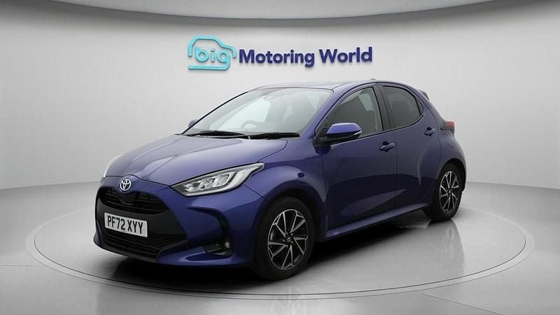 Used Toyota Yaris Hybrid Design 116 HP (85 kW) 2023 Blue Hatchback
