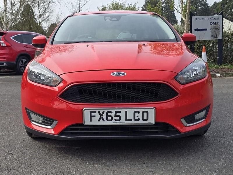 Used Ford Focus Titanium 120 HP (88 kW) 2015 Red Hatchback